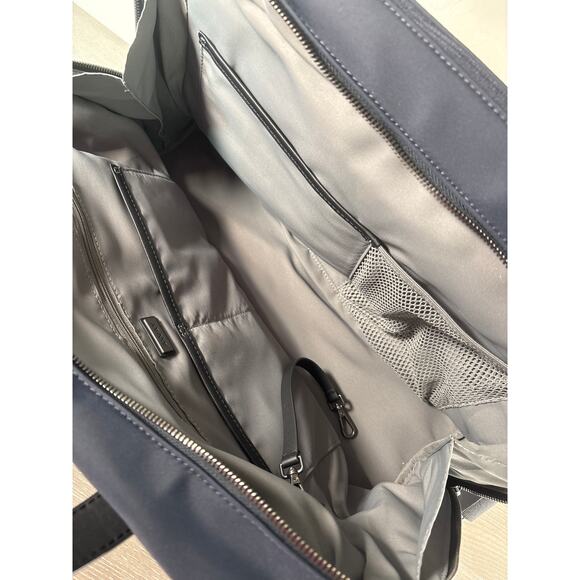 Away Travel The Everywhere Bag 16” Carry On Duffle Navy Blue Black NWOT - Picture 4 of 4